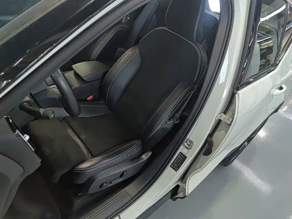 Volvo XC40 New Energy 2021 — фото 15