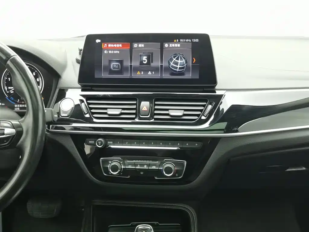 BMW 1 Series 2023 — фото 12