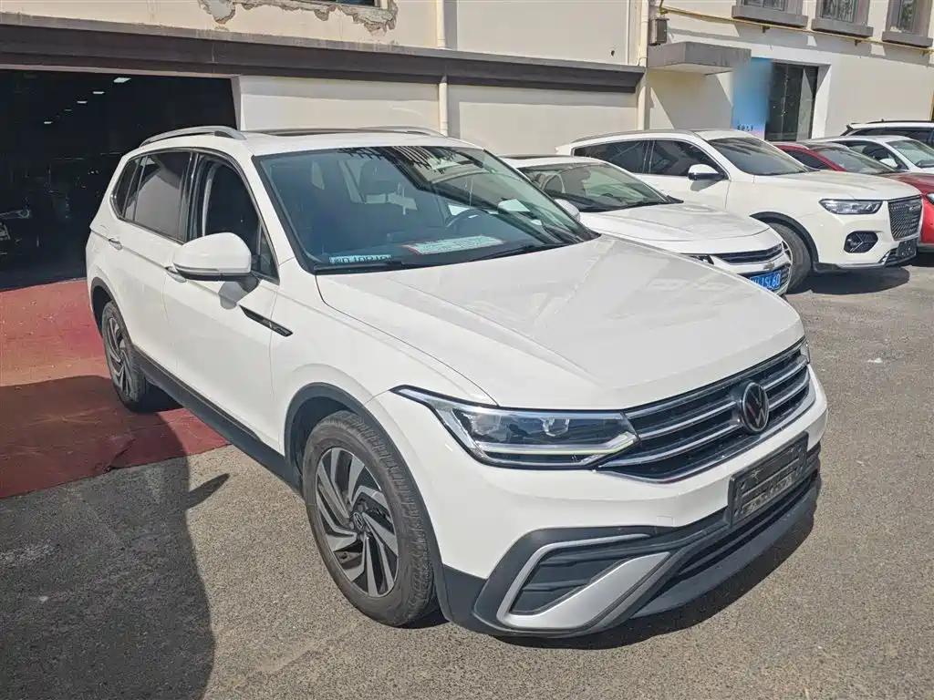 Volkswagen Tiguan L 2023 — фото 22