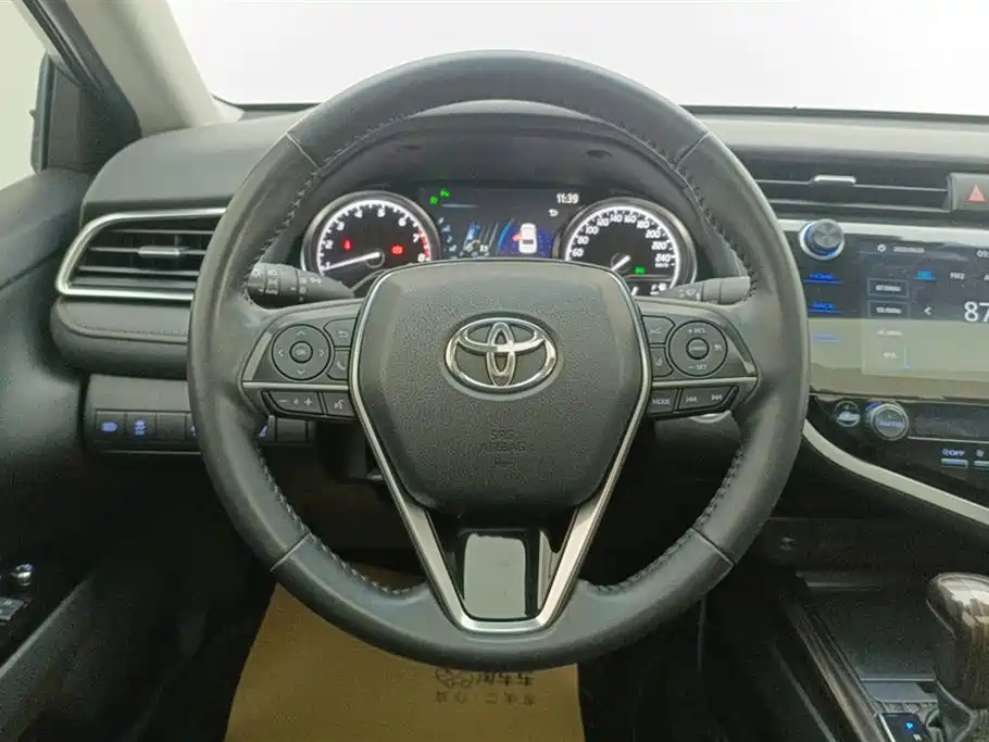 Toyota Camry 2020 — фото 15
