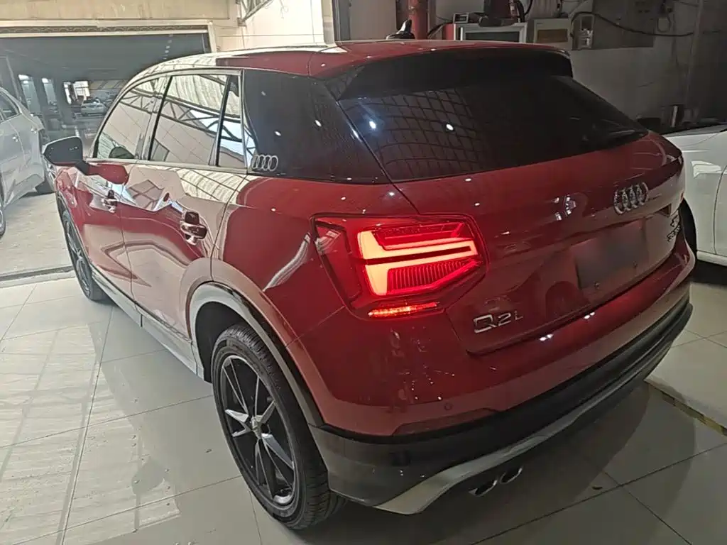 Audi Q2L 2020