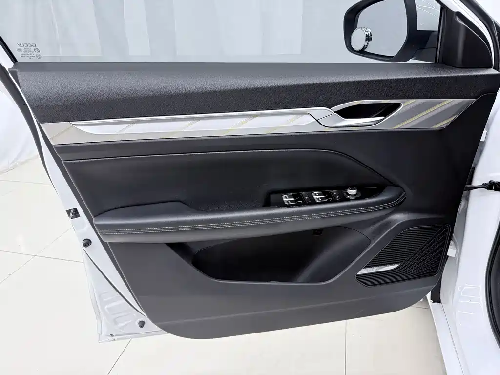 Geely Emgrand L Hip 2025 — фото 16