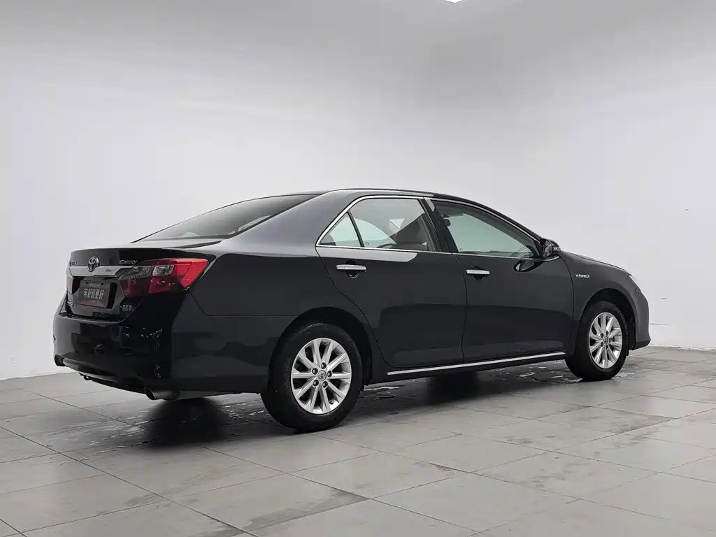 Toyota Camry 2015 — фото 2