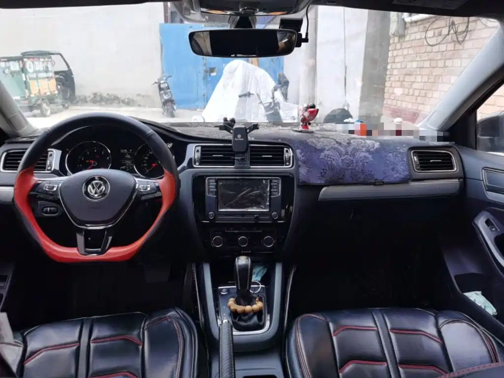 Volkswagen Sagitar 2018