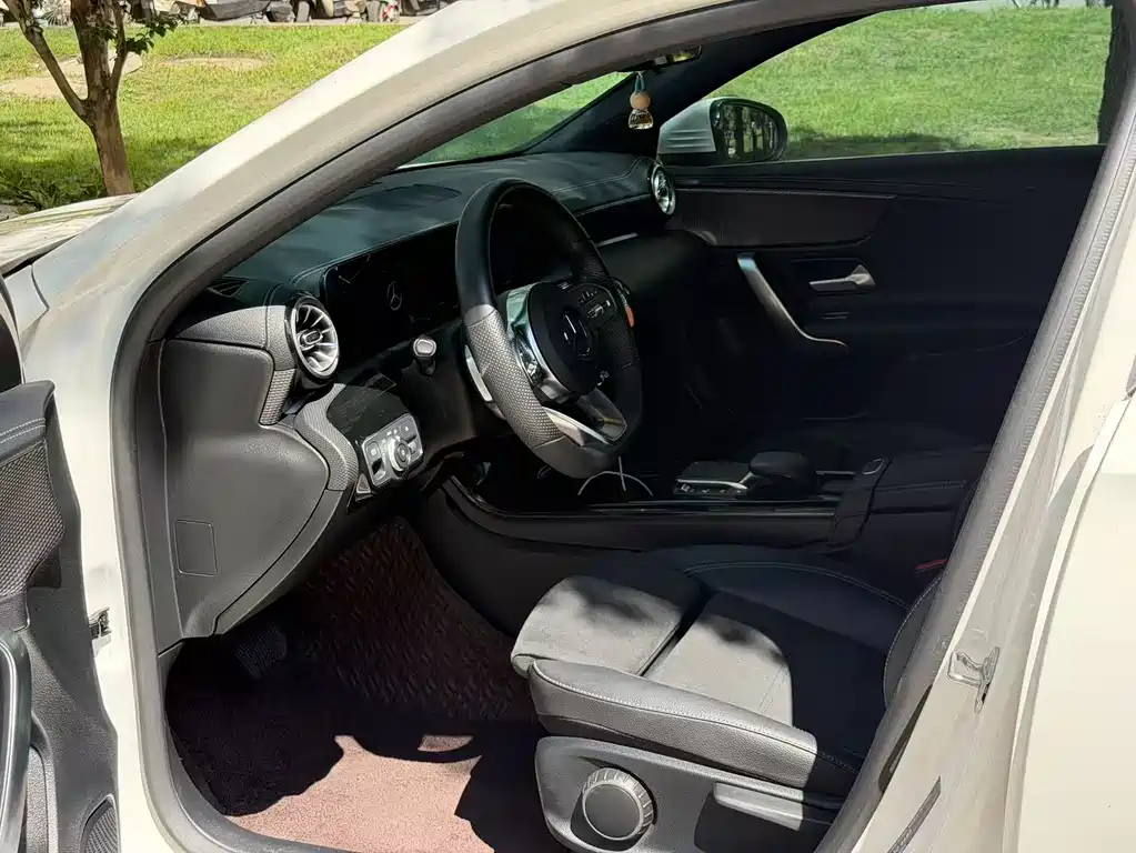 Mercedes-Benz A-Class 2022 — фото 11