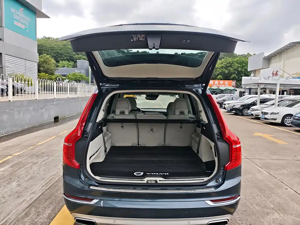Volvo XC90 2019 — фото 19