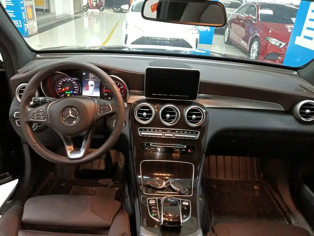 Mercedes-Benz GLC 2019 — фото 10