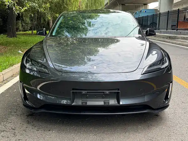 Tesla Model 3 2024