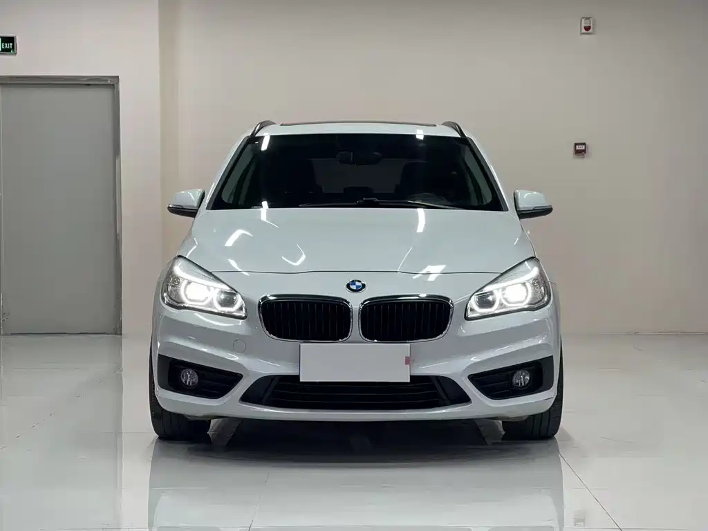 BMW 2 Series Active Tourer 2018 — фото 3