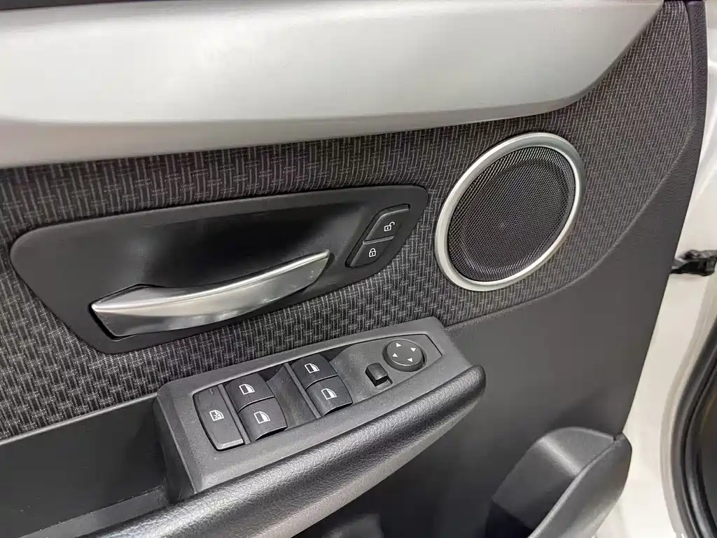 BMW 2 Series Active Tourer 2018 — фото 13