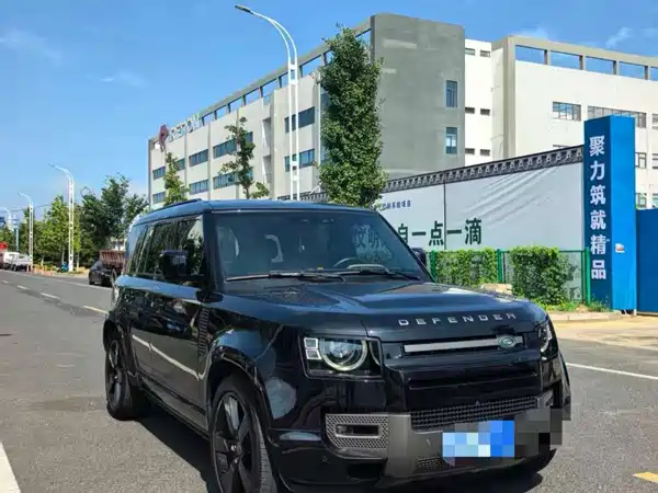 Land Rover Defender 2025