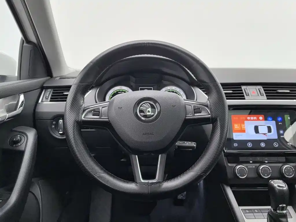Skoda Octavia 2020 — фото 11
