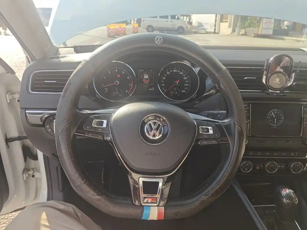 Volkswagen Sagitar 2019