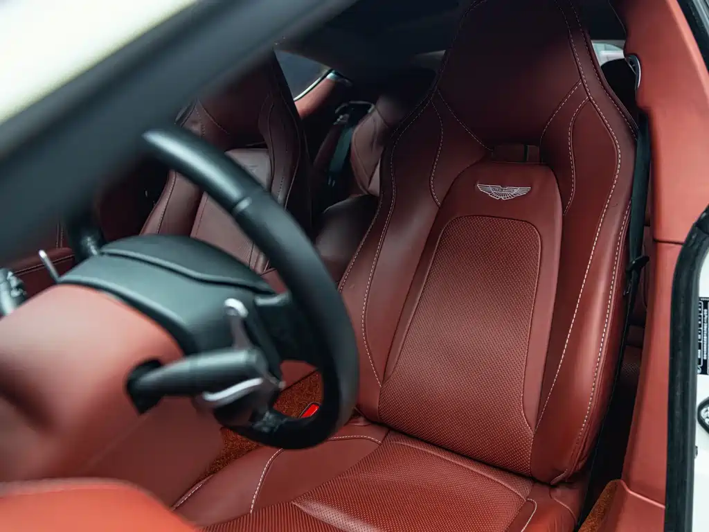 Aston Martin Rapide 2016 — фото 11