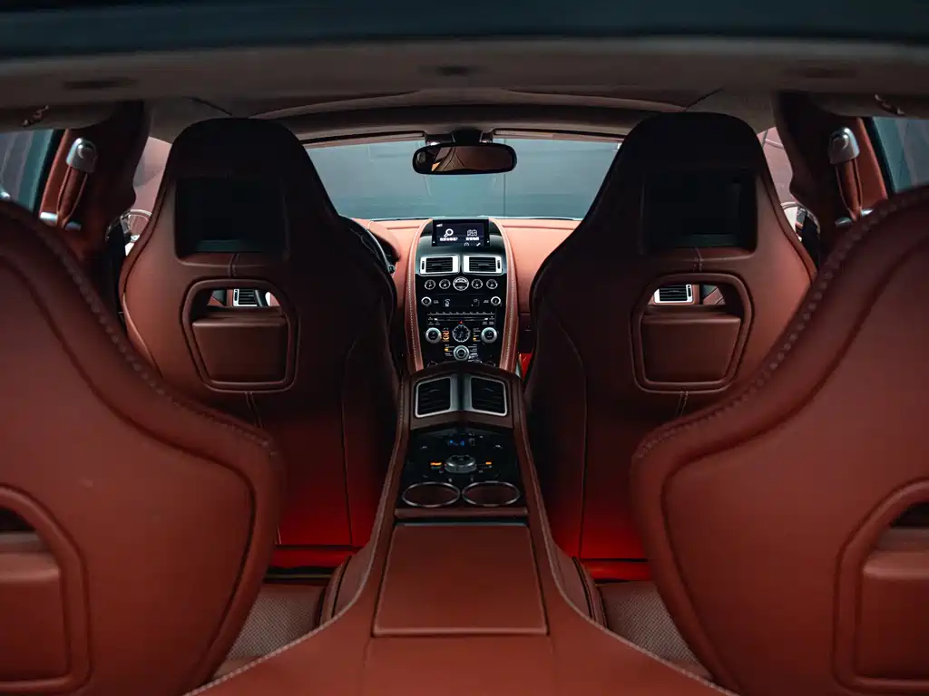 Aston Martin Rapide 2016 — фото 24