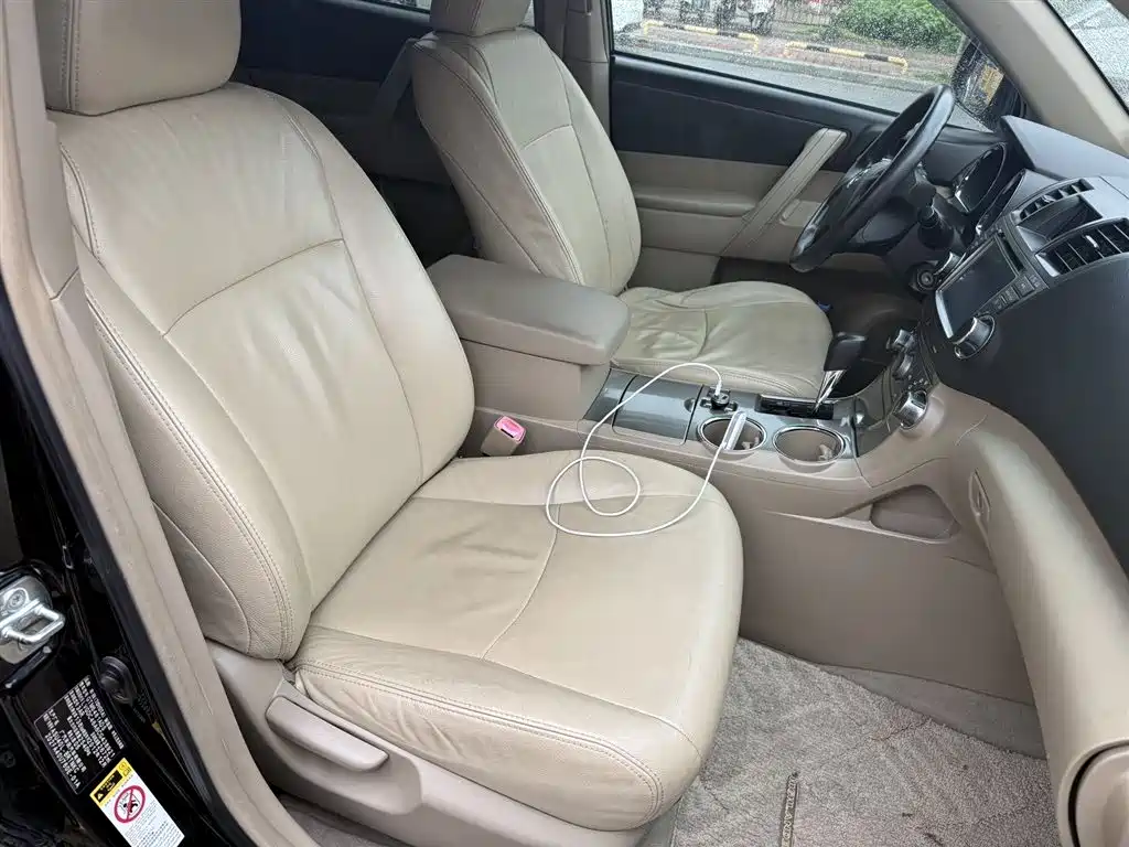 Toyota Highlander 2013 — фото 10