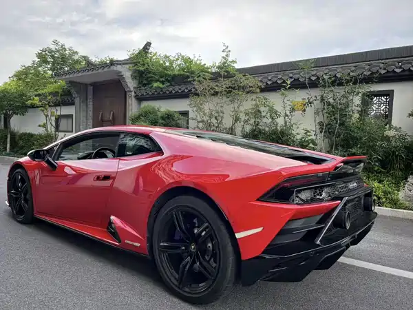 Lamborghini Huracan 2021