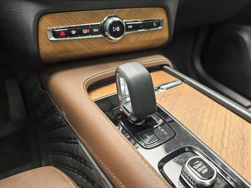 Volvo XC90 2025 — фото 12