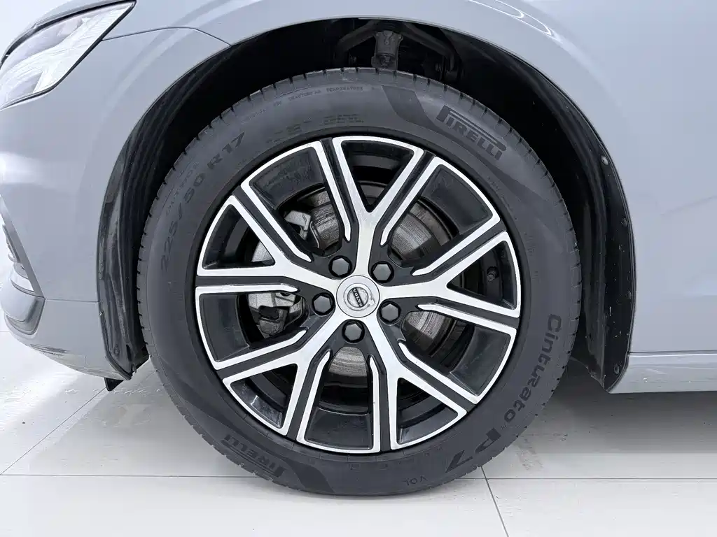 Volvo S60 2023 — фото 16