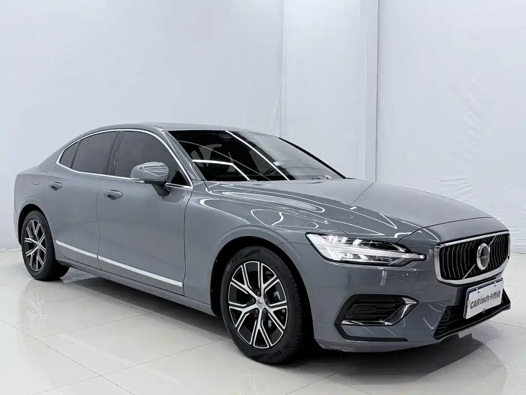 Volvo S60 2023 — фото 3