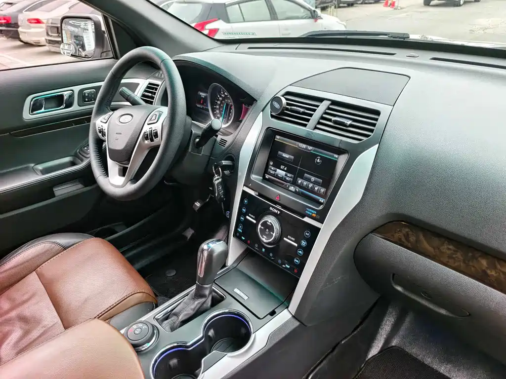 Ford Explorer 2015 — фото 17