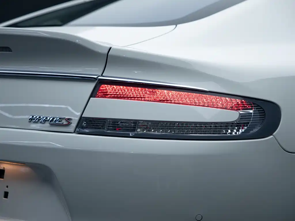 Aston Martin Rapide 2016 — фото 31