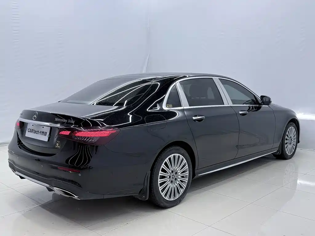 Mercedes-Benz E-Class 2022 — фото 12