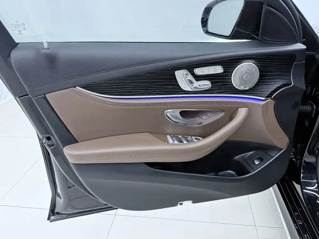 Mercedes-Benz E-Class 2022 — фото 16