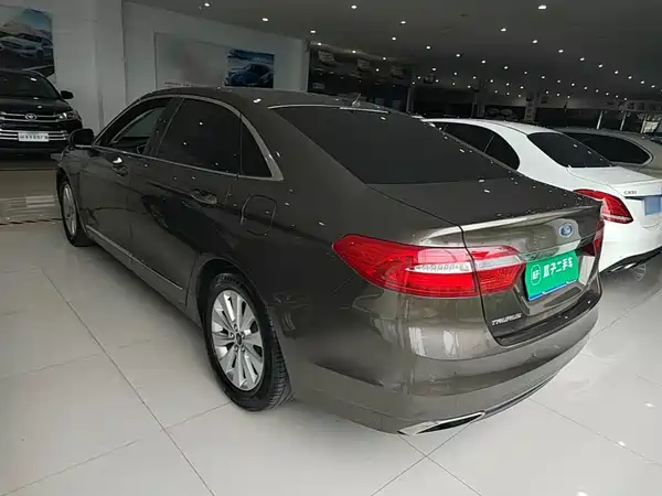 Ford Taurus 2017