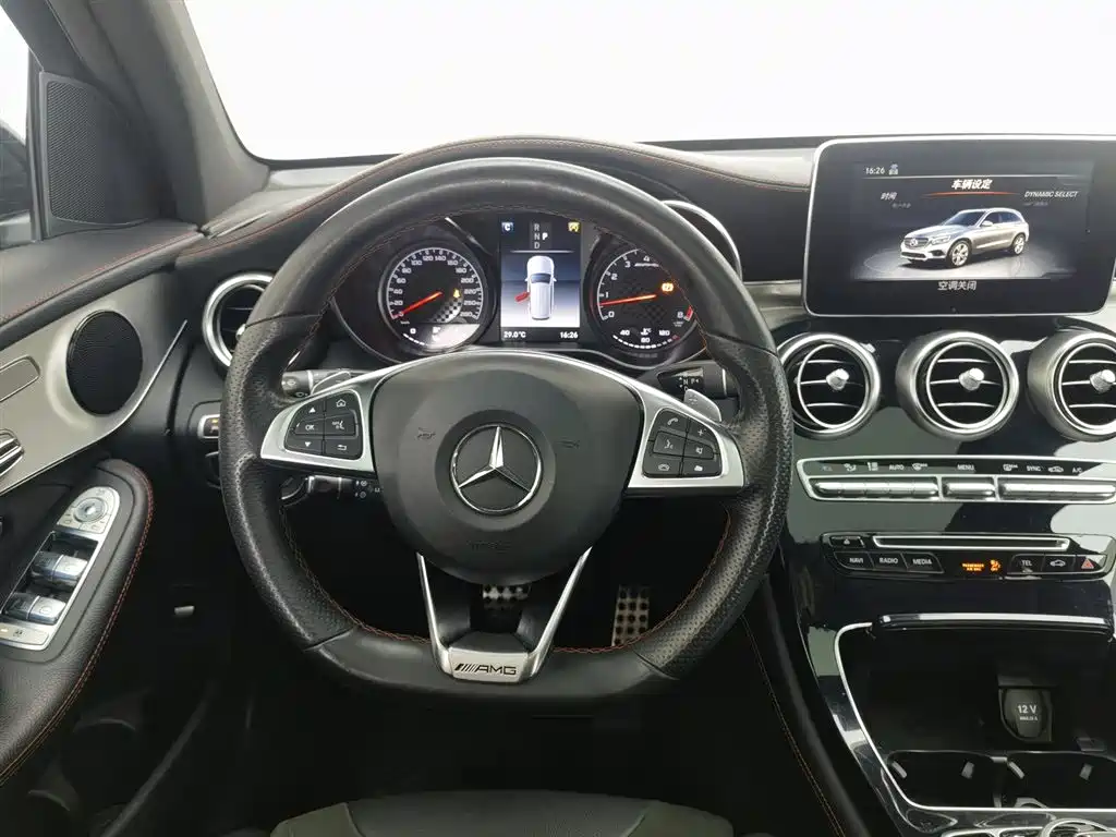 Mercedes-Benz GLC AMG 2018 — фото 11