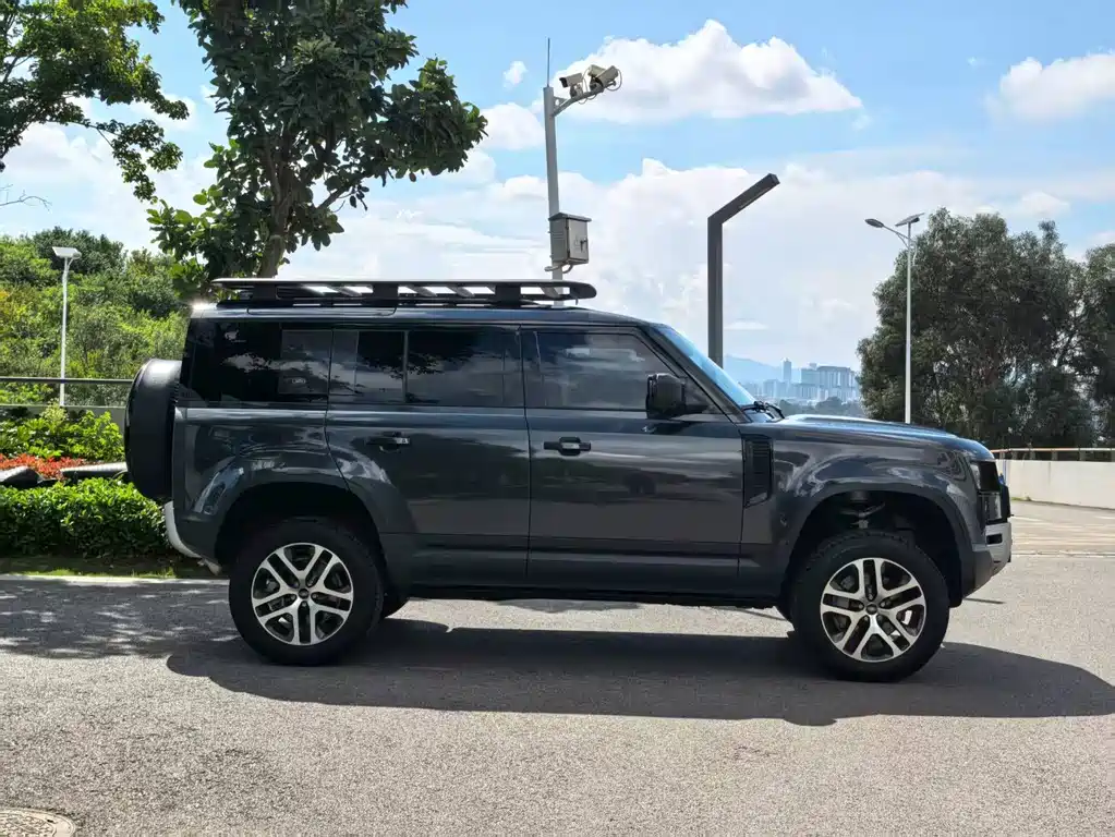 Land Rover Defender 2023 — фото 18