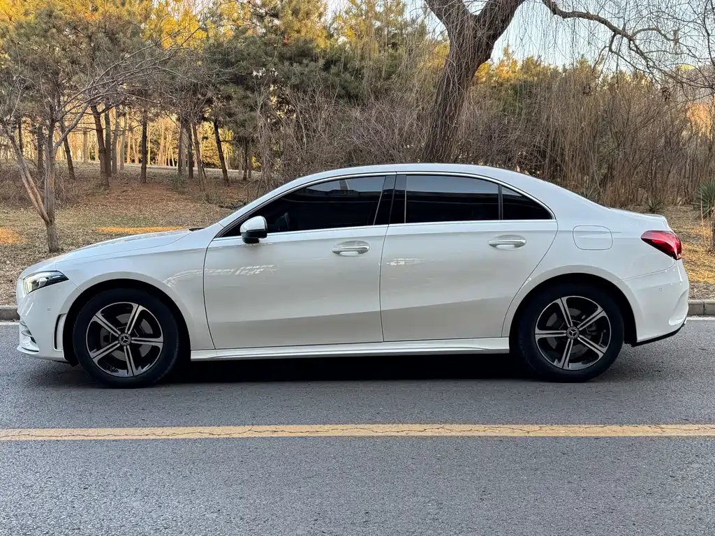 Mercedes-Benz A-Class 2023 — фото 3