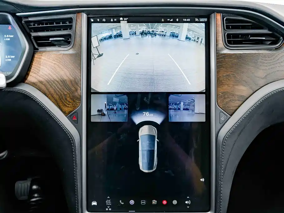 Tesla Model X 2019 — фото 11