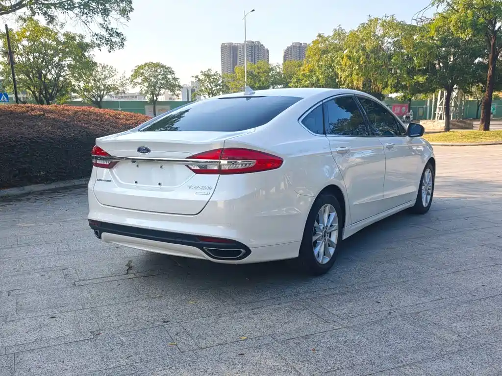 Ford Mondeo 2017 — фото 10