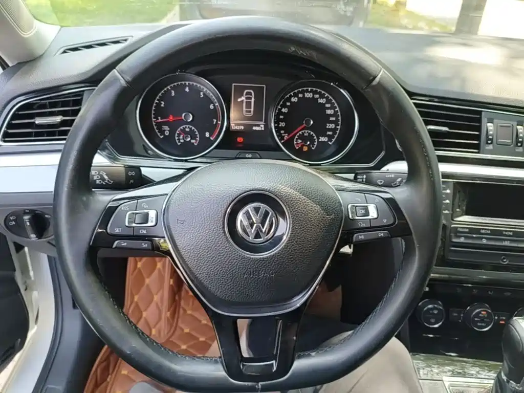Volkswagen Lamando 2015 — фото 11