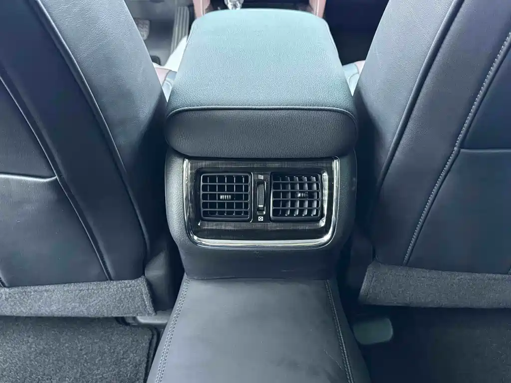 Toyota Crown 2017 — фото 13