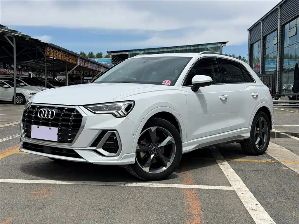 Audi Q3 2023 — фото 1