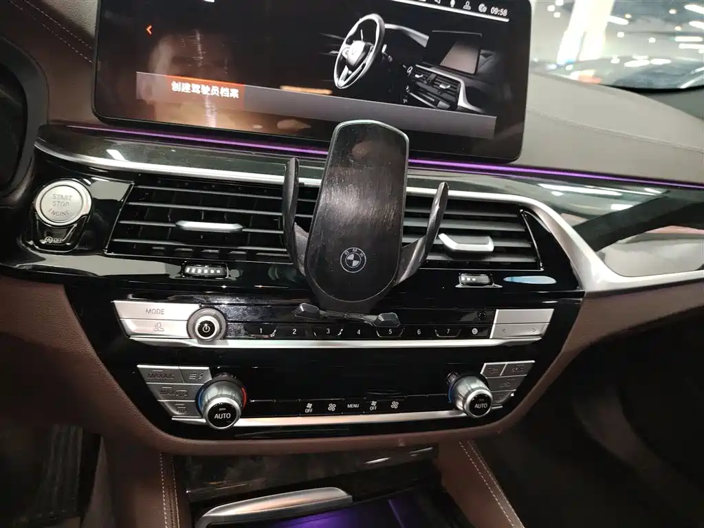 BMW 5 Series 2024 — фото 13