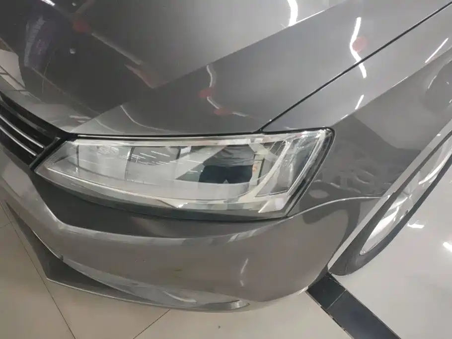Volkswagen Sagitar 2012