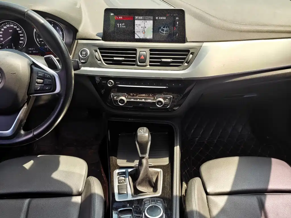 BMW 1 Series 2019 — фото 13