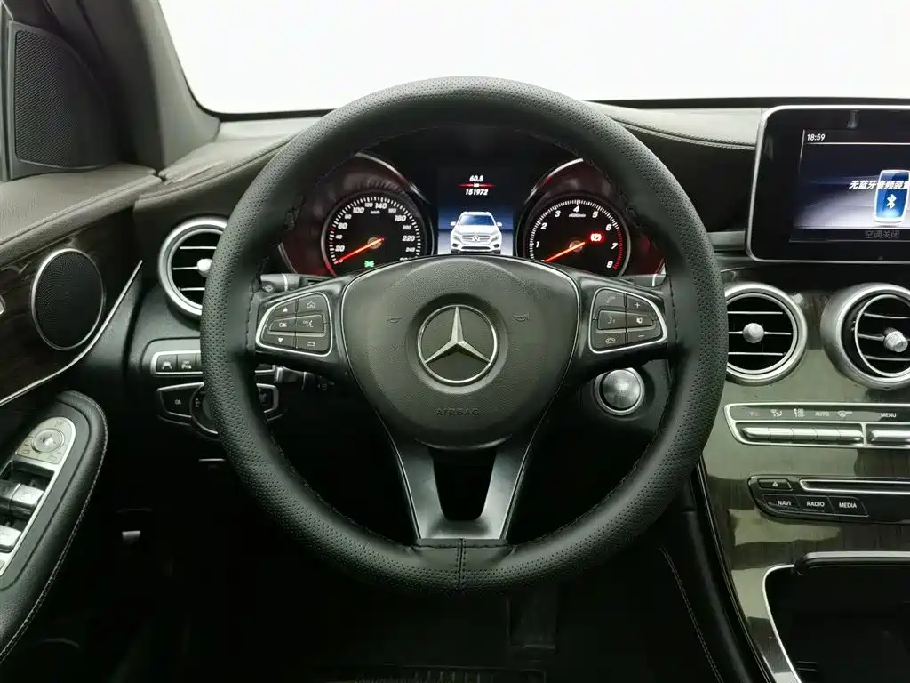Mercedes-Benz GLC 2018 — фото 11