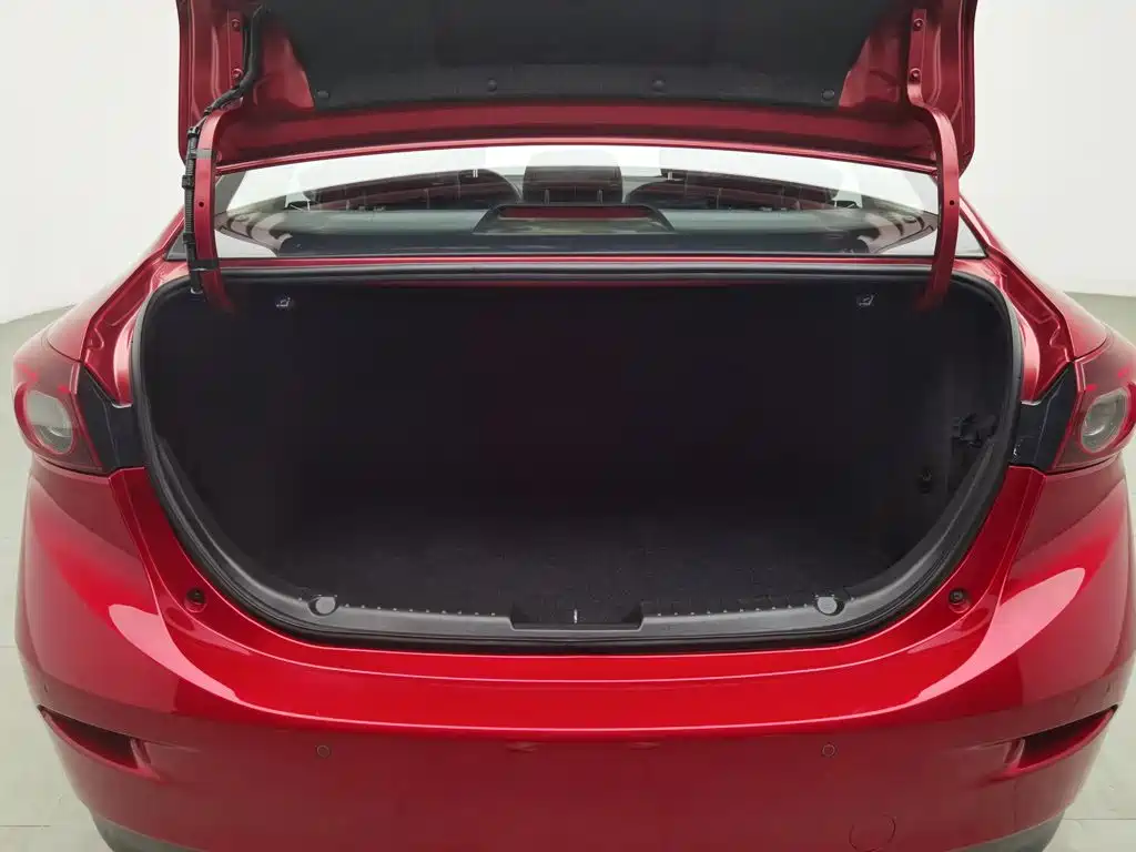 Mazda 3 Axela 2018 — фото 16