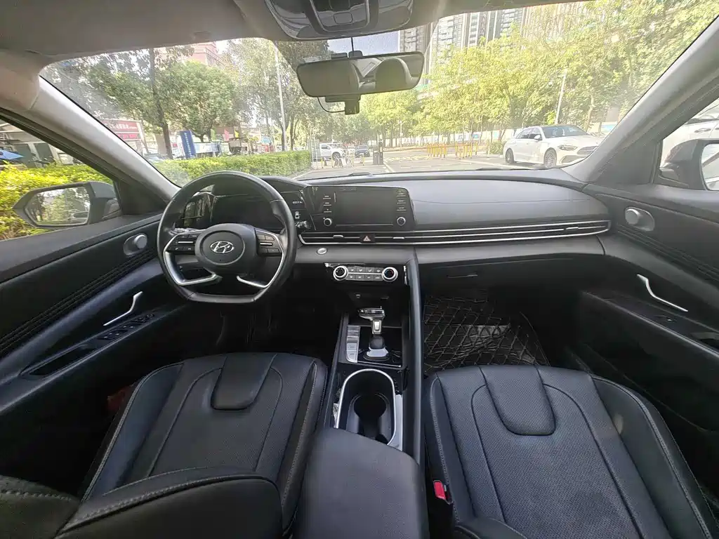 Hyundai Elantra 2021