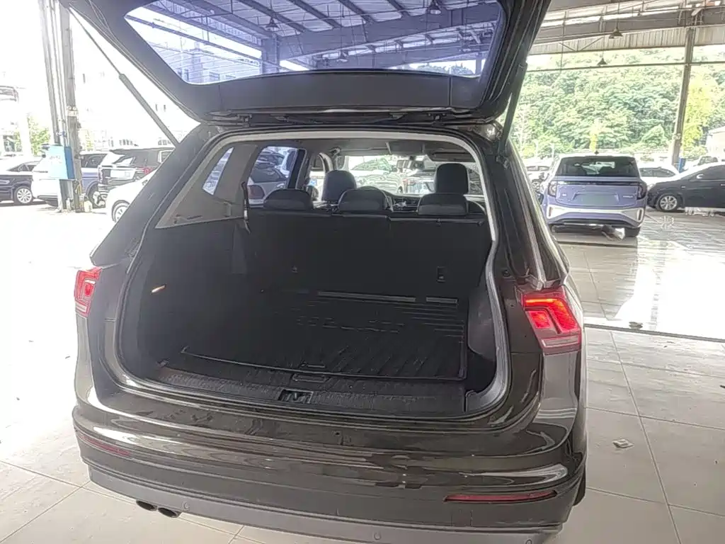Volkswagen Tiguan L 2018 — фото 19