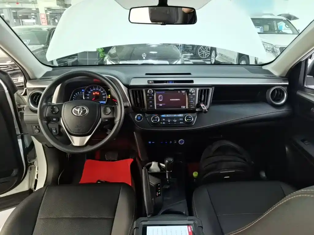 Toyota RAV4 2019 — фото 10