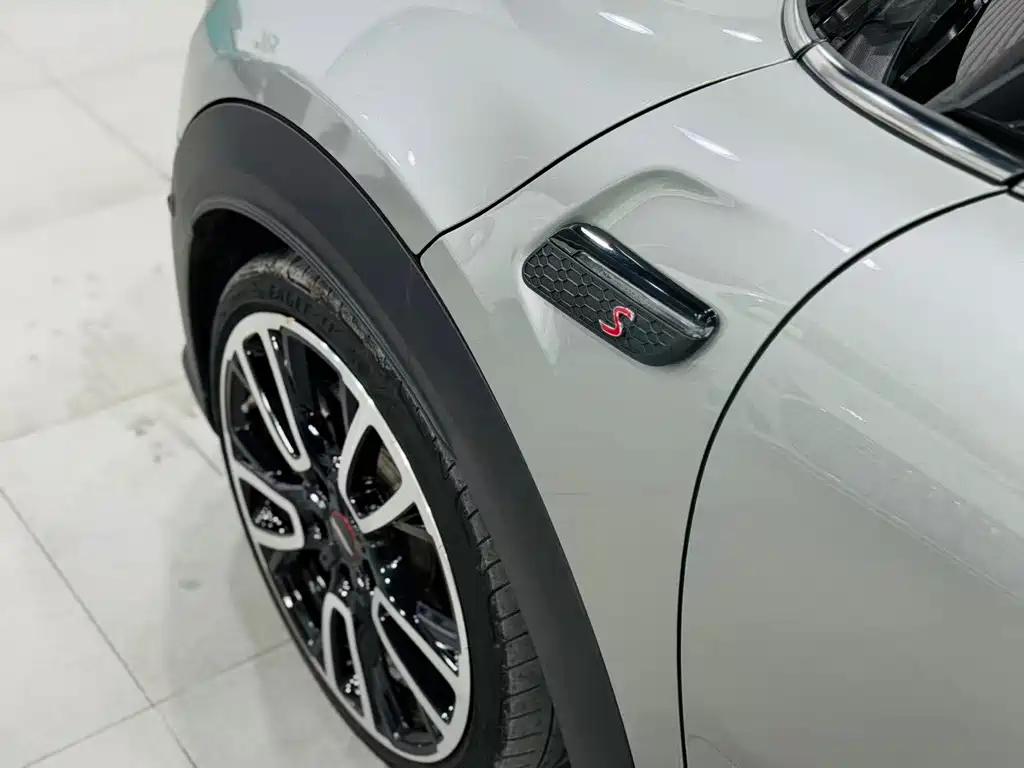 MINI MINI 2023