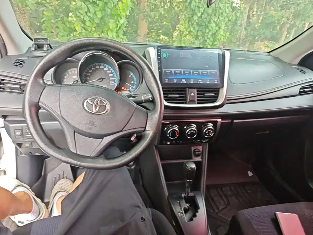 Toyota Yaris L 2018 — фото 10