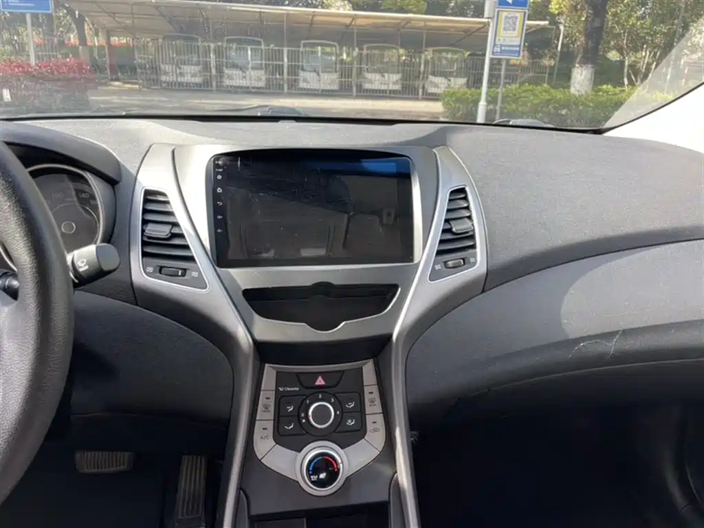 Hyundai Elantra Langdong 2018 — фото 5