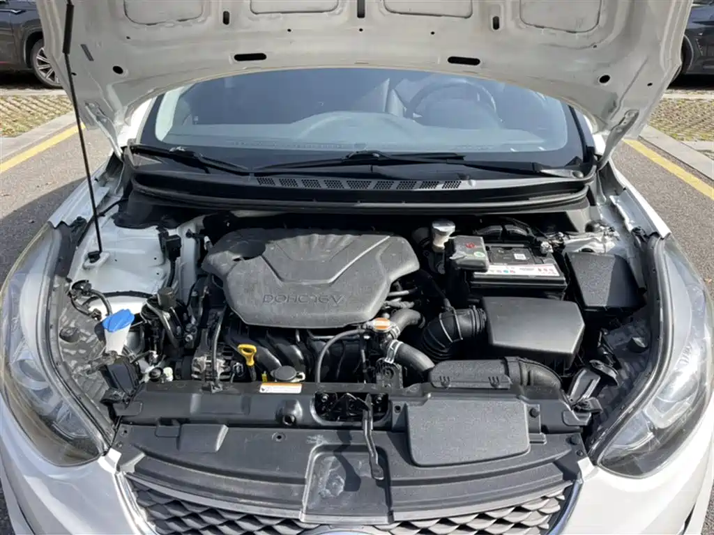 Hyundai Elantra Langdong 2018 — фото 10