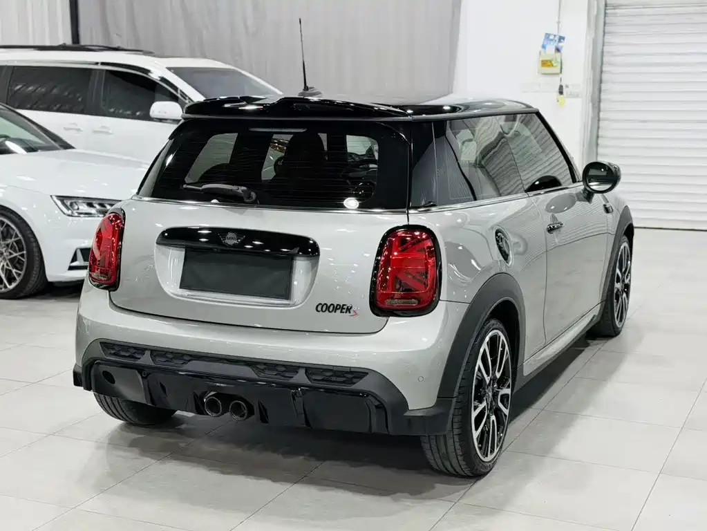 MINI MINI 2023